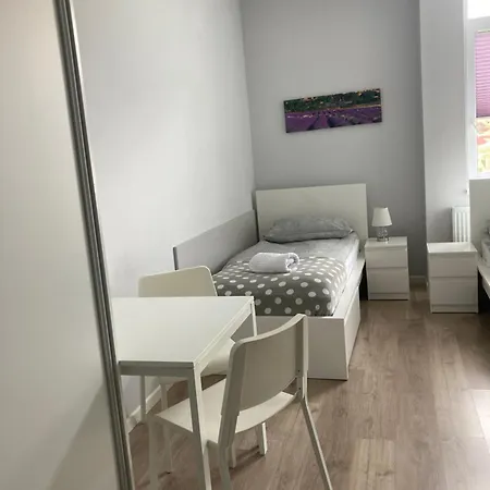 旅馆 Hostelik Przy Przystanku